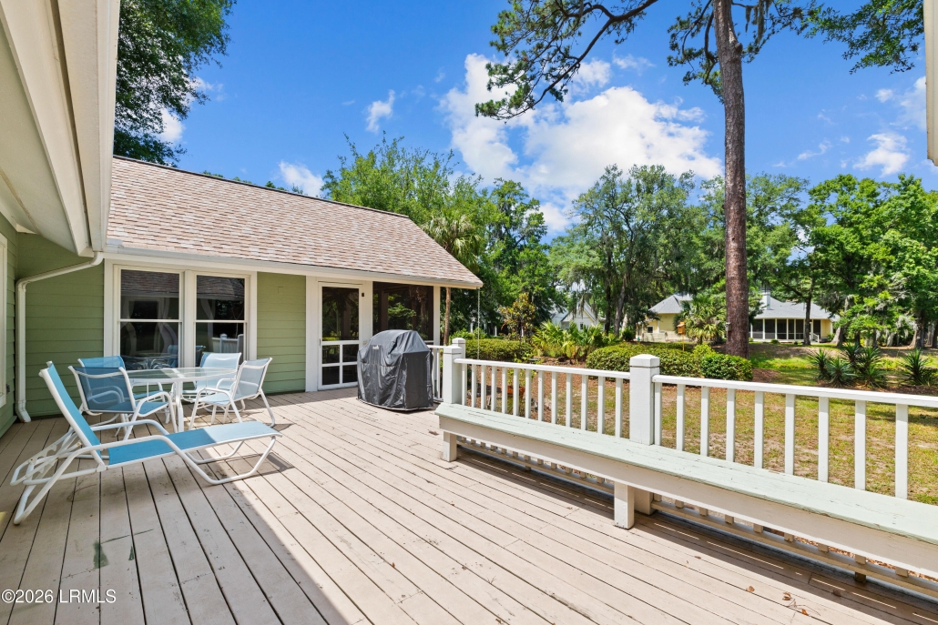 408 Island Circle E